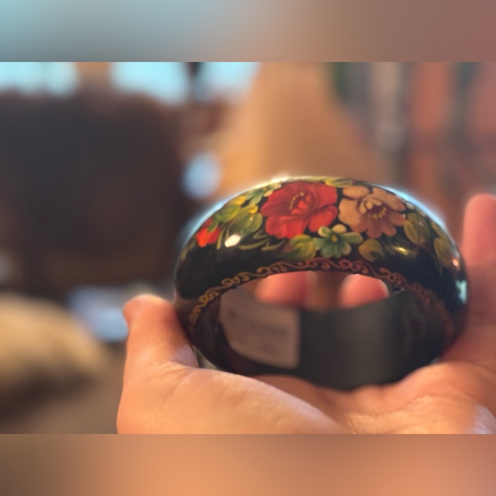 VINTAGE Russian Black Lacquer Floral Painted Bangle Bracelet Small - Picture 5 of 17